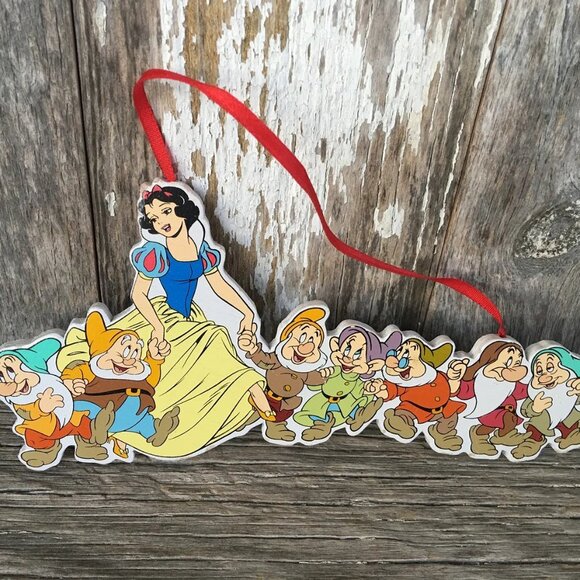 Snow White and The Seven Dwarfs Kurt Adler Ornament - Picture 1 of 10